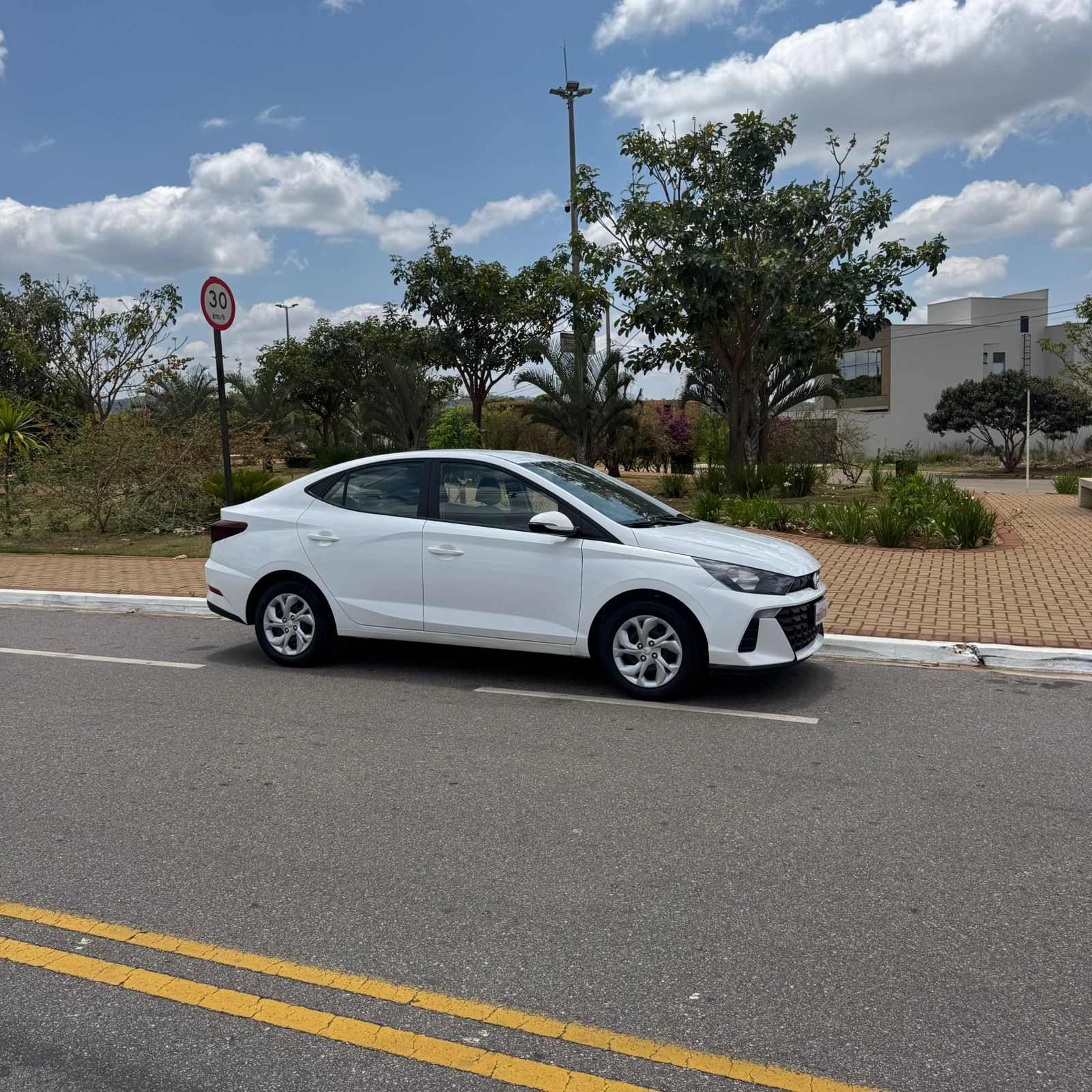 Hyundai HB20S Comfort 1.0 2023 - Miniatura 2