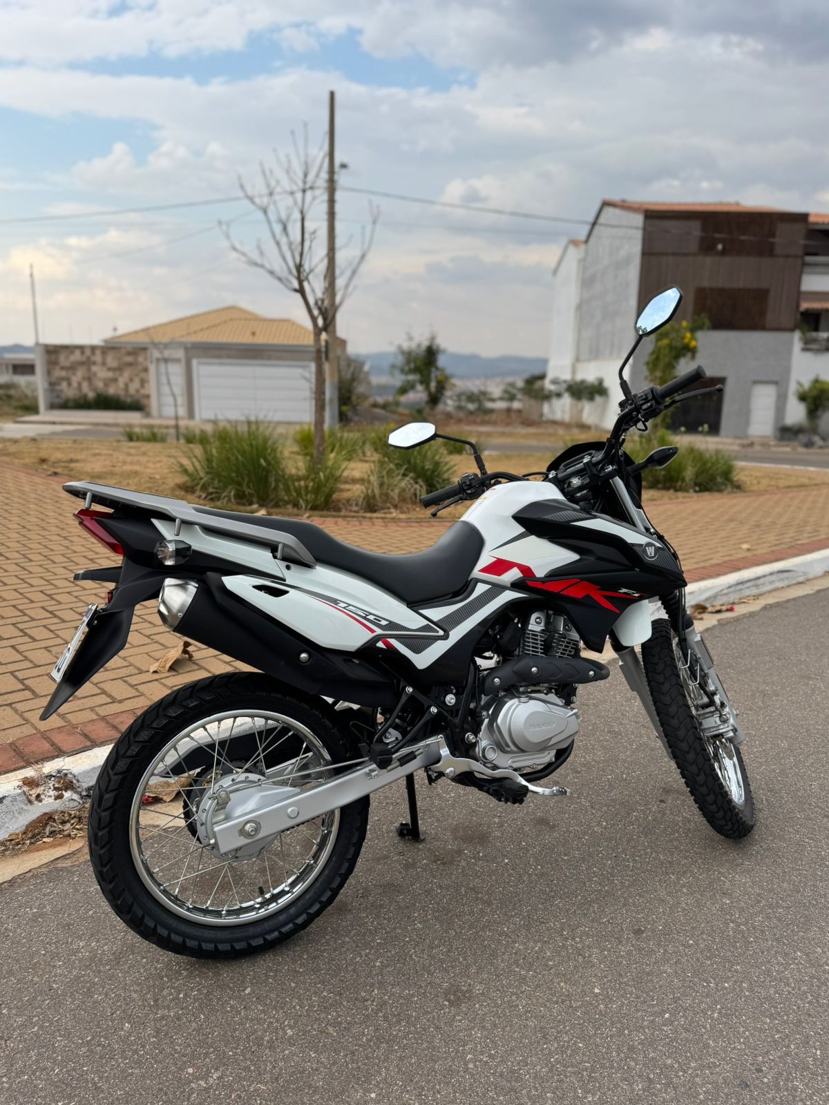 Honda NK 150 JTZ 2023 - Miniatura 2